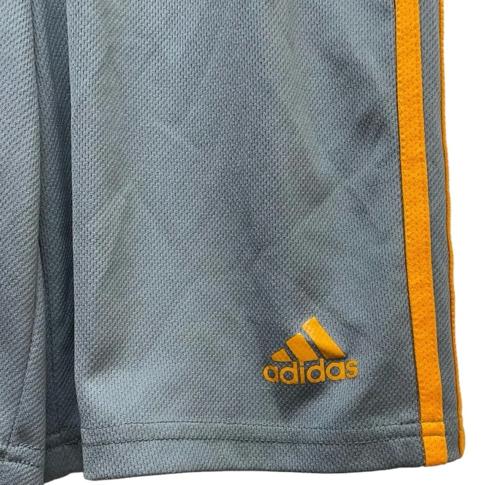 adidas‎ Boys' Elastic Waistband Classic Striped Shorts Size Small (8)